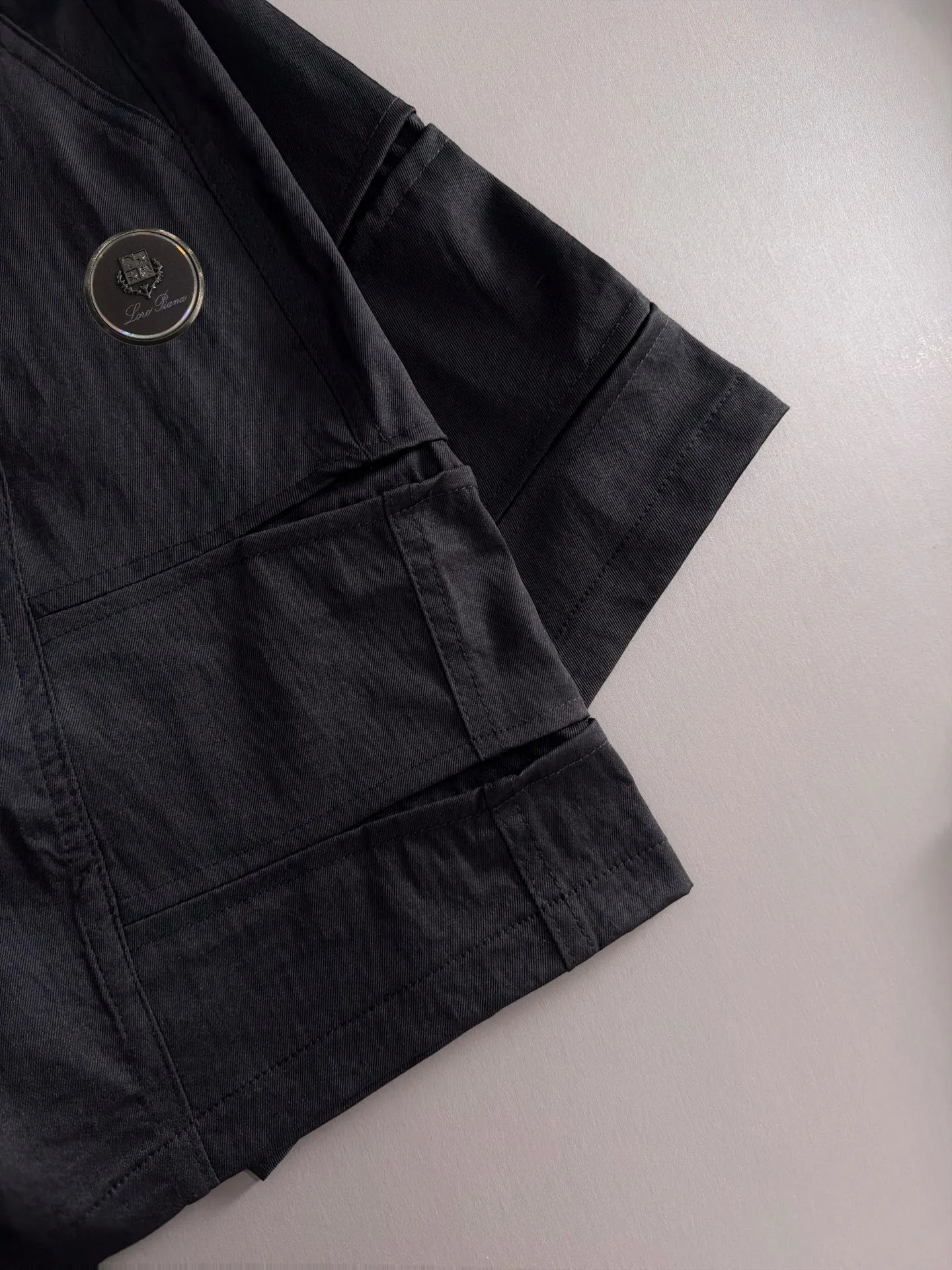LP 2041 Spring/Summer New Arrival elastic band casual shorts, counter-customized fabric Breathable, high comfort, impeccable details, brand element design concept, reflecting high quality. It feels delicate and soft! It presents a casual cut and the upper body shape is great! Sizes:S-2XL